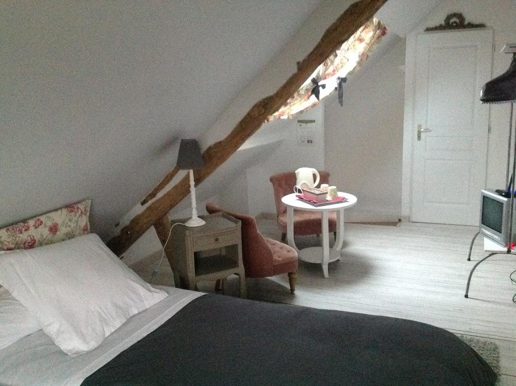 Le Saint Aubin- Maison D Hotes Dans Ce Monastere Du 16 Siecle Amfreville-la-Campagne Zimmer foto